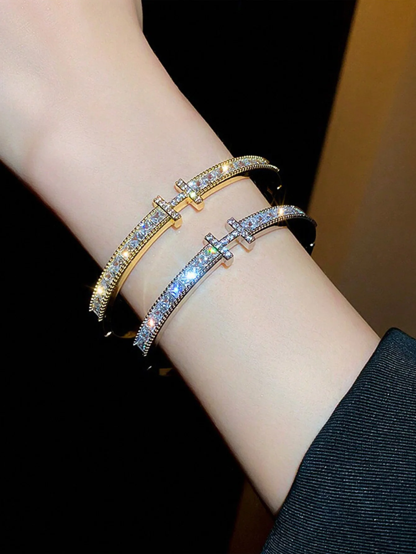 Fashionable and Luxurious Bracelets Suitable for Women to Wear during Casual Outings, Vacations, Dinner Parties, or Large Social Events. Elegant, Timeless, Versatile, and Avant-Garde Accessories view 2