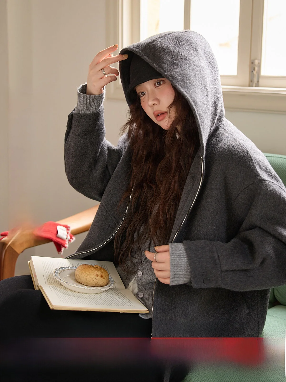 

Мягкое золотистое двустороннее шерстяное пальто с капюшоном, большие размеры, новая зимняя коллекция, повседневное, для города, однотонное, свободного кроя