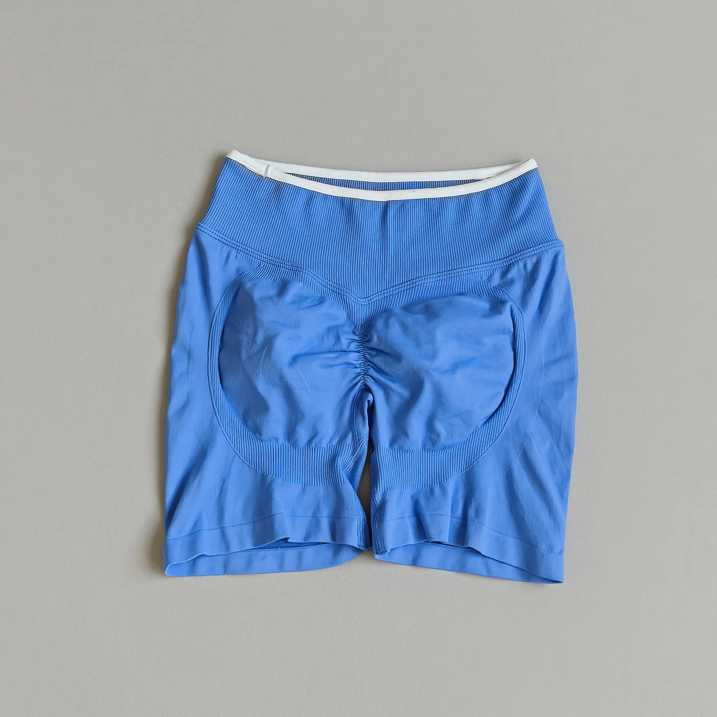 Hochtaillierte Yoga-Shorts mit Pfirsich-Po-Effekt, nahtlose Bauchkontrolle, atmungsaktive, schnelltrocknende Sportshorts für Laufen und Fitness. – Detail 5