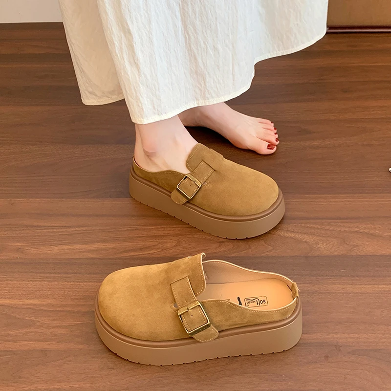 2025 جديد المرأة المألوف والأكثر مبيعا سميكة القاع النعال الخريف نمط جديد ملابس خارجية غطاء رأس النعال غير رسمية