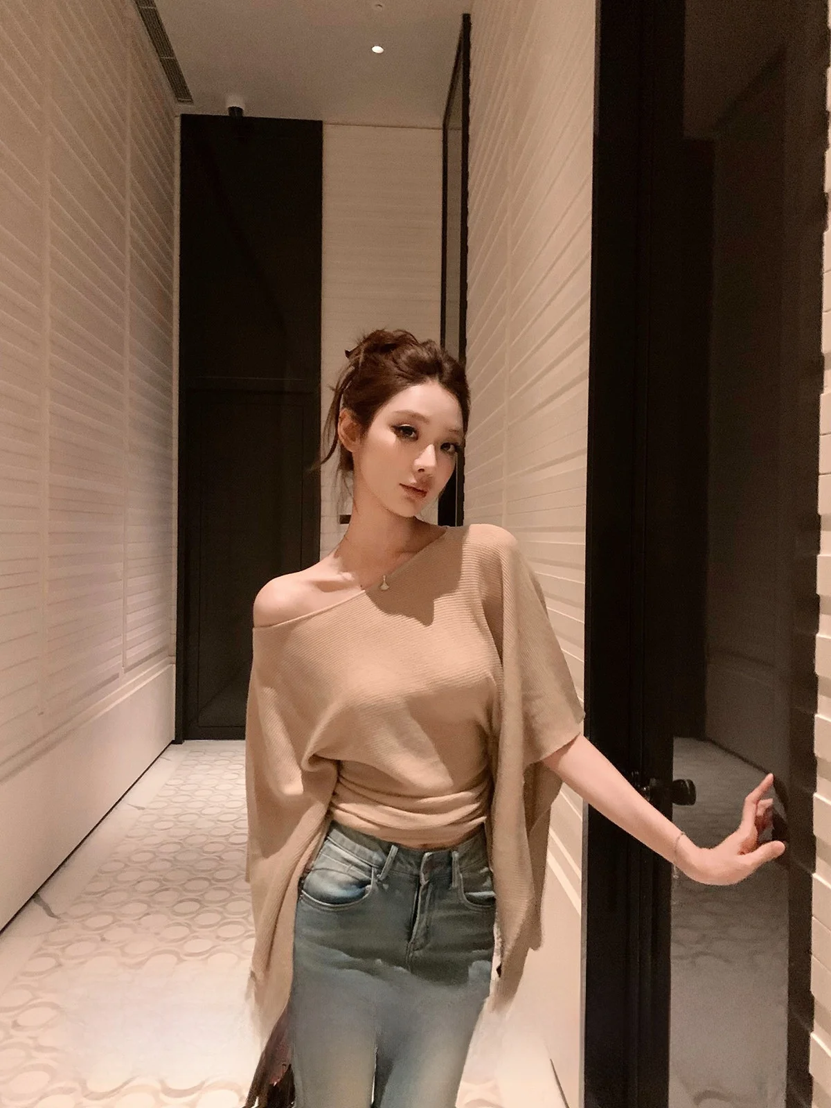 

Шерстяной вязаный свитер цвета хаки для женщин, повседневный стиль, приталенный крой, дизайн с открытыми плечами, модная повседневная одежда в стиле Гренландии