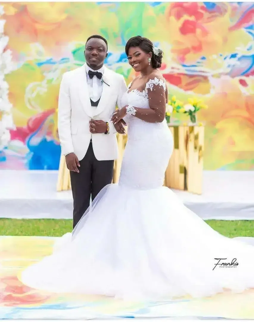 Maßgeschneidertes Brautkleid mit transparentem Ausschnitt, afrikanischen glänzenden Perlen und Applikationen, Robe De Mariée, Vintage-Brautkleid mit offenem Rücken und langen Ärmeln