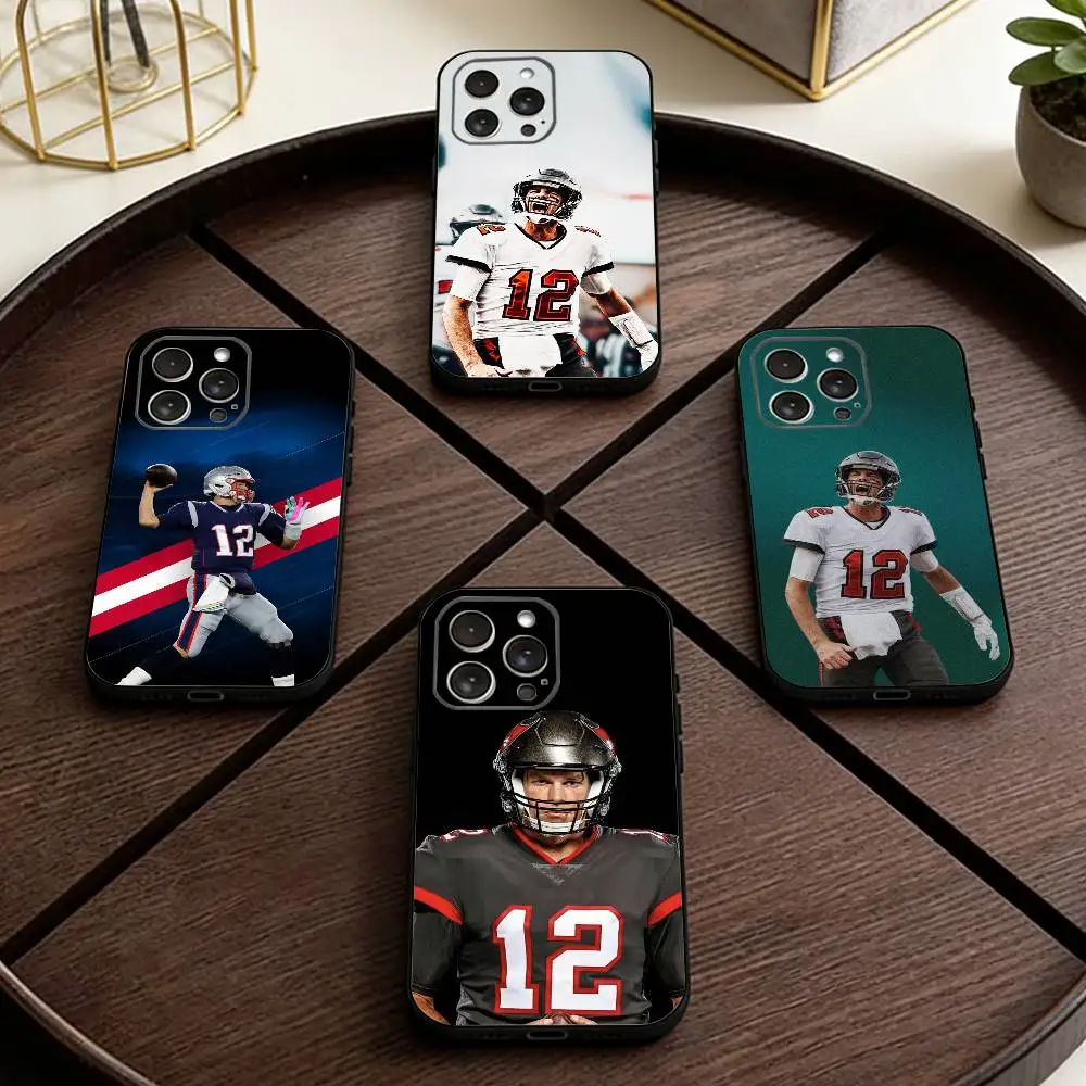 Funda de Silicona Negra para iPhone 17, 16, 15, 14, 13, 12, 11 Plus, Pro Max, XS con Diseño de Tom Brady de Fútbol Americano