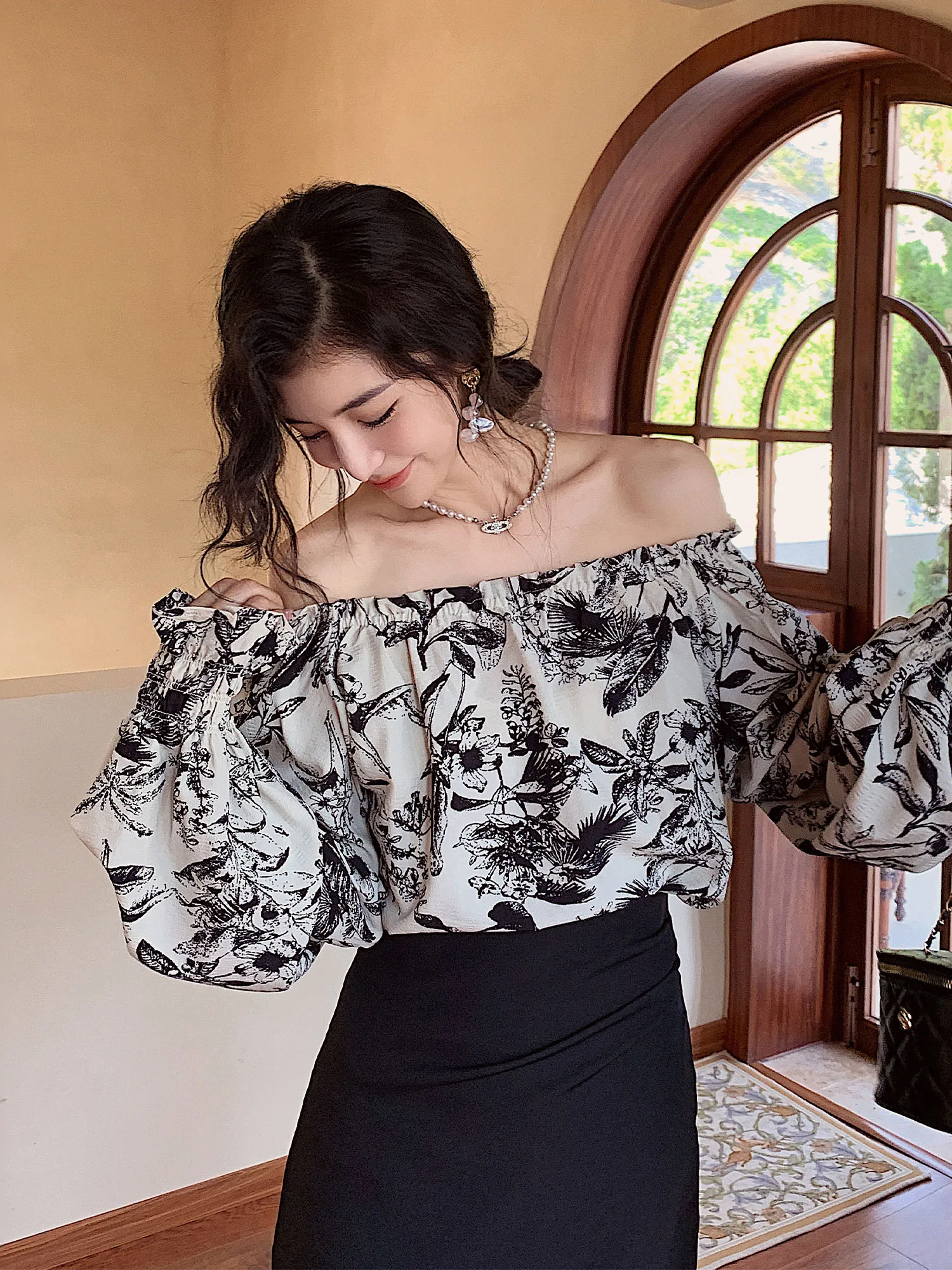 

Stunning One-oulder Bla White Floral Print Chiffon Sun Protection irt Top Ele Spring Autumn Women's Faion Blouse