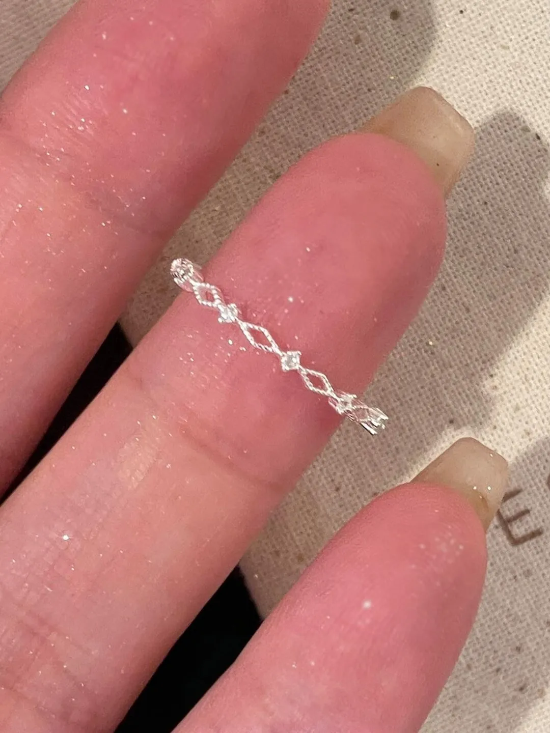 anel-de-dedo-indicador-feminino-de-prata-vazada-com-diamantes-novo-2026-design-simples-de-luxo-acessorio-de-joalheria-da-moda