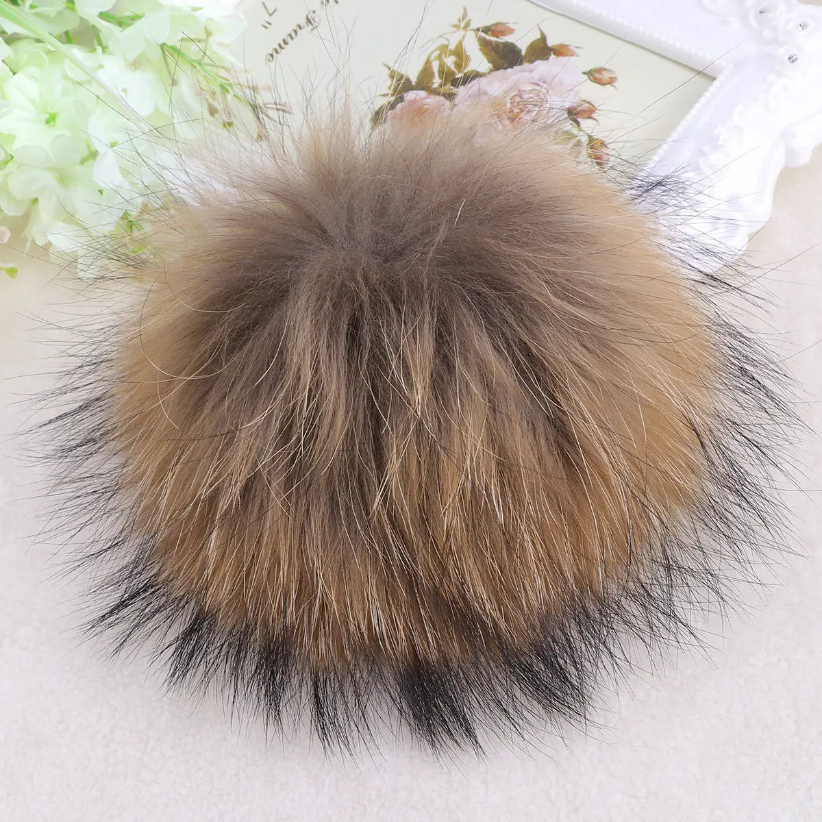 pompom-marrom-de-pelucia-sintetica-macia-e-confortavel-com-fecho-de-pressao-para-chapeus-cachecois-sapatos-e-bolsas