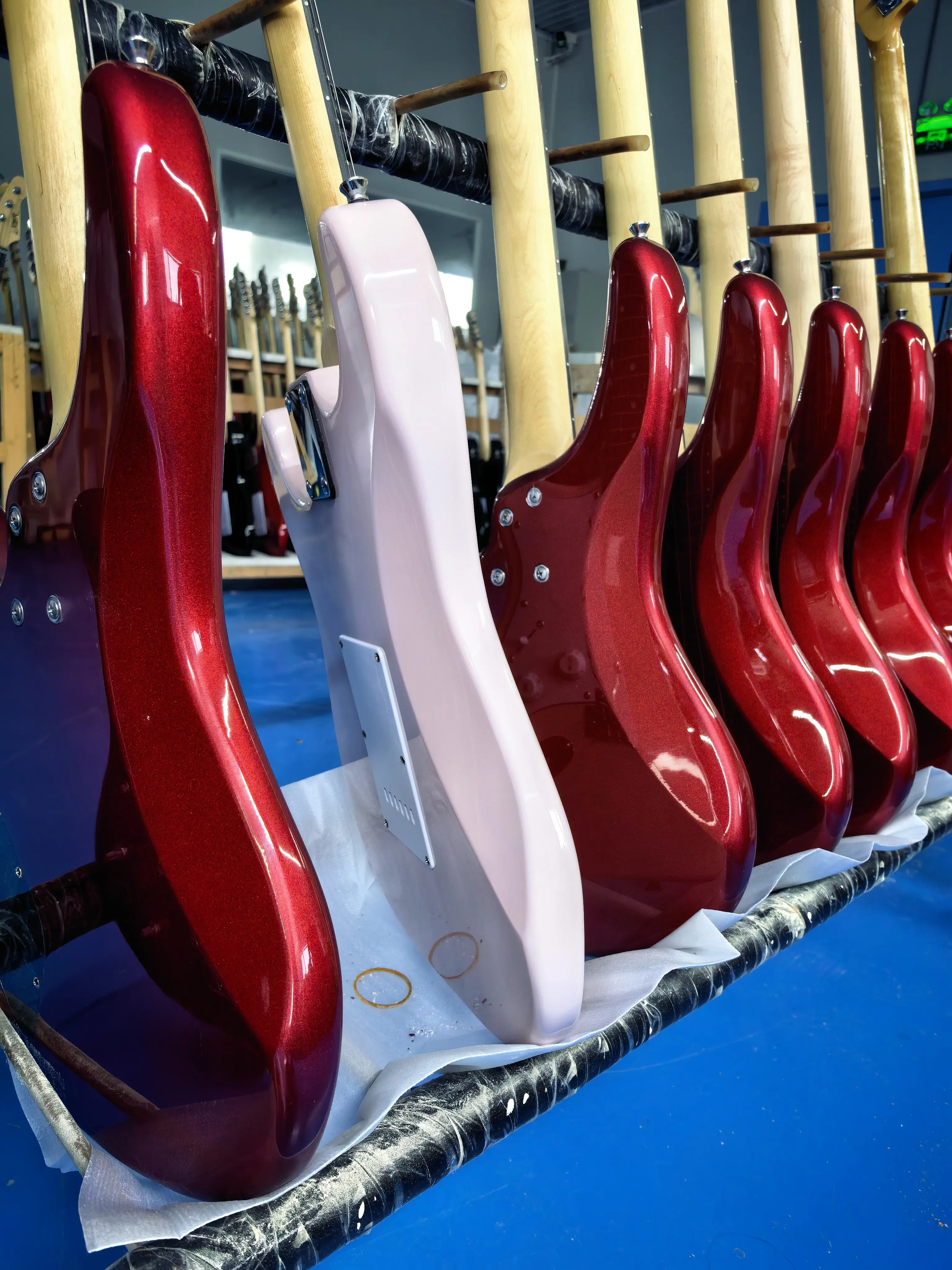 Tailpiece: Pink 6-string electric guitar, equipped with single and double pickups, customizable