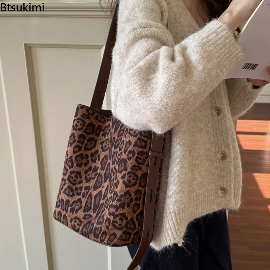 2026 New Autumn/Winter Retro Suedette Crossbody Bag Large Capacity Versatile Shoulder Bag Fashion Daily Commuter Women's Bag
