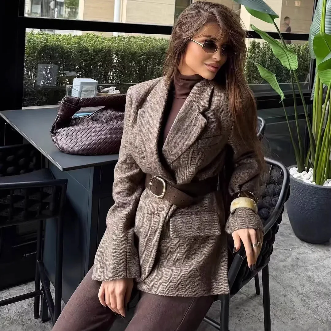 

2026 Woman's Brown Streetwear Blazer Fashion With Belt Pocket Fit Coat Women Commuting Thicken Herringbone Texture Suit Tops