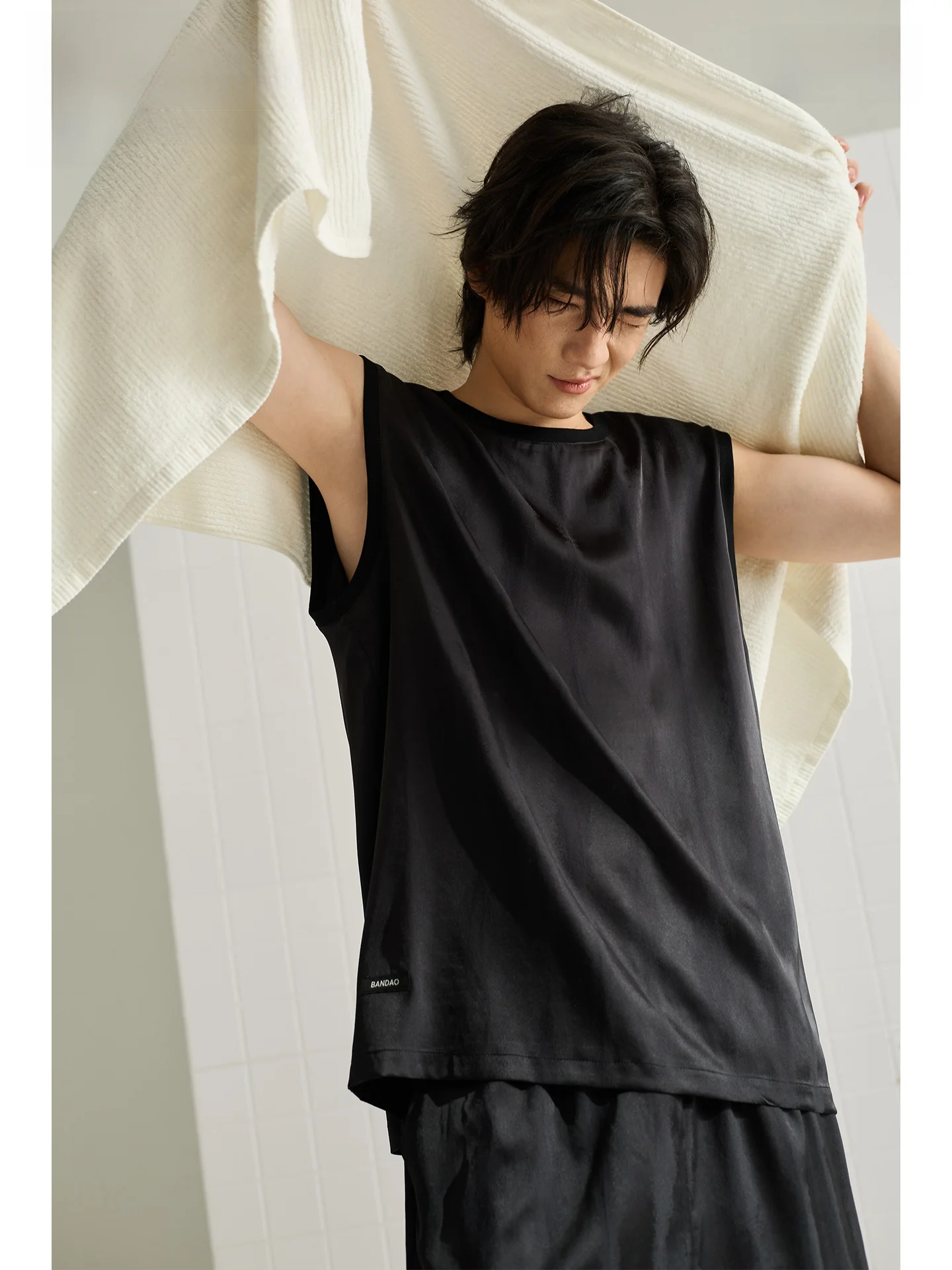 ice-silk-sleepwear-short-sleeve-round-neck-home-clothes-for-men-summer-lightweight-casual-black-vest-comfortable-home-suit