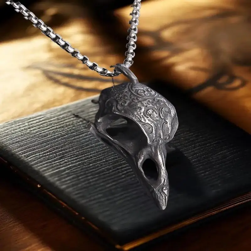 العتيقة على غرار الشمال الغراب الجمجمة قلادة الرجال قلادة، مجوهرات الطيور المخصصة، هدية رمز محظوظ