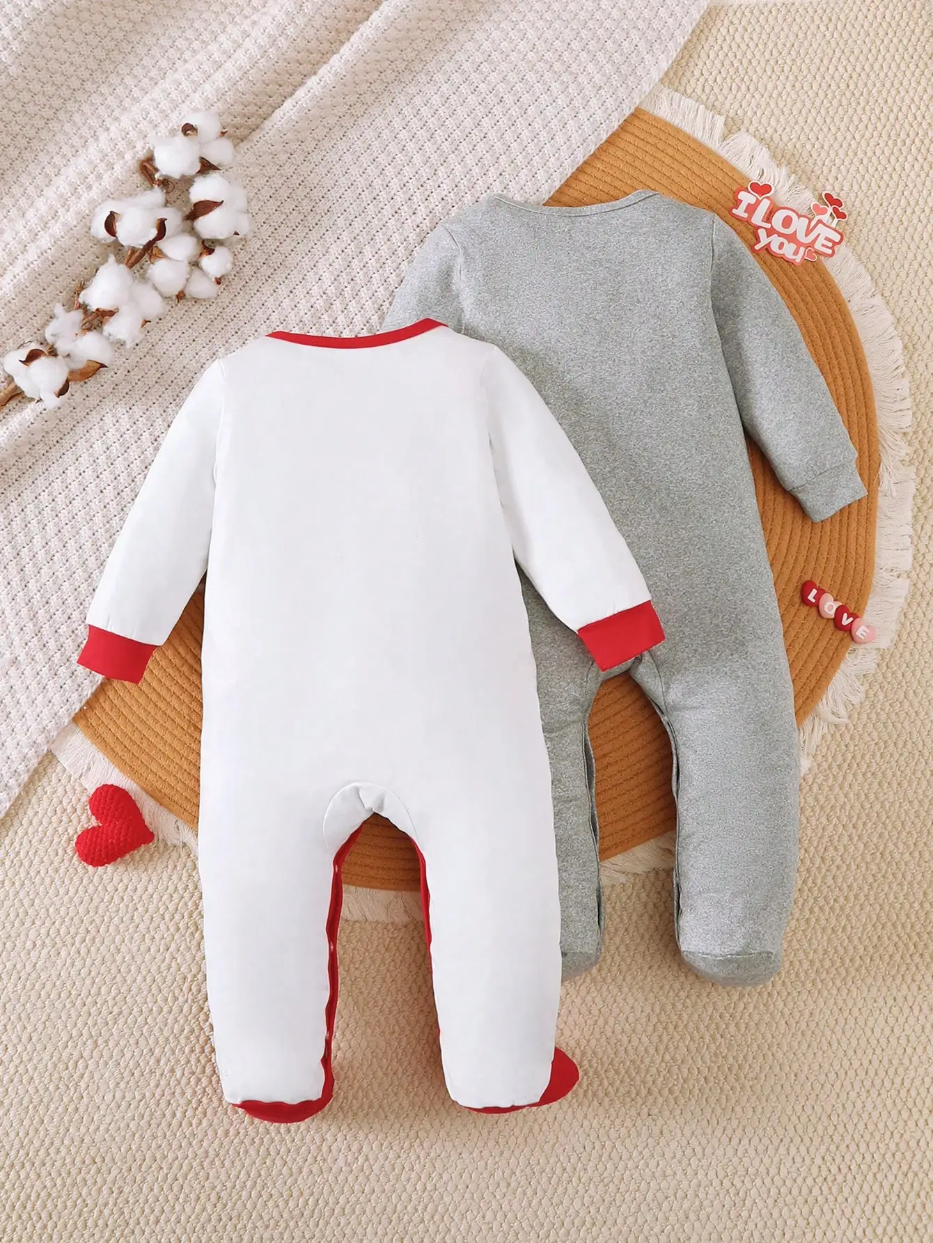 Infant Long-Sleeved Footed Romper Set of Two, with Cute Heart Letter Print Design, Hidden Snaps at the Crotch for Easy Diaper Changes, Loose Fit That Doesn'T Restrict Baby's Movement, Suitable for Newborns in Spring and Autumn for Everyday Outings.
