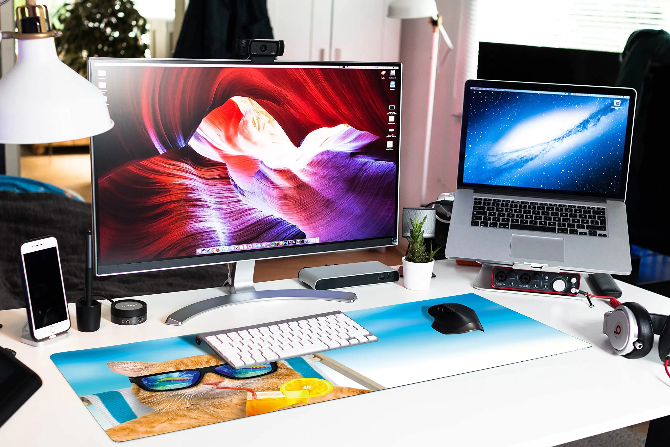 Large Gaming Mousepad Cute Cat on Beach Chair Keyboard Mouse Mat Desk Pad with Non Slip Rubber Base Stitched Edges Office Decor