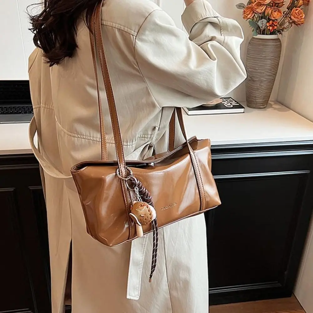 

Korean Style Boston Pillow Bag with Pendant Solid Color Retro Underarm Bag Commuting Minority Design Pu Dumpling Bag Women