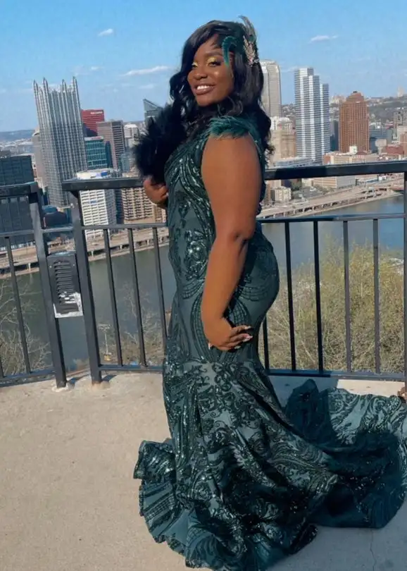 Teal Südafrikanische Ballkleider Meerjungfrau V-Ausschnitt Flügelärmel Feder Schwarze Mädchen Robe De Soiree Abendkleider Kleid Maßgeschneidert