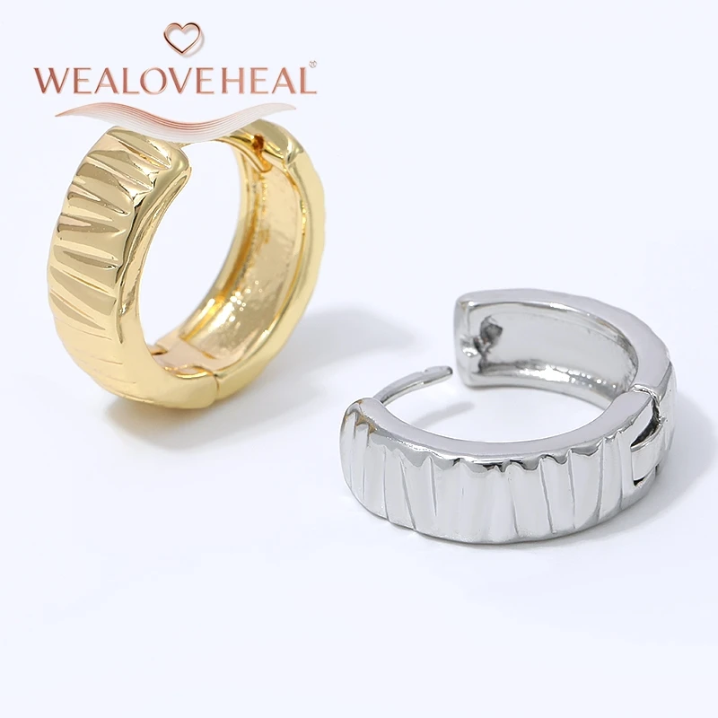 18K vergoldete Messing-Huggie-Ohrringe für Damen, minimalistisches plissiertes Design, perfekt für französische Partys, den Alltag und als Geschenk. – Detail 18