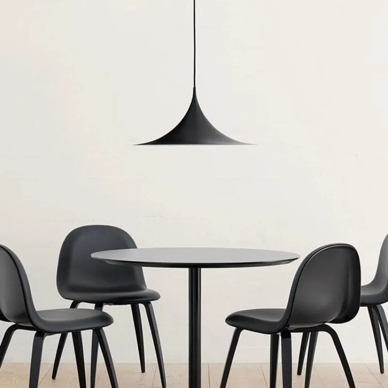 

Датский минималистичный рог, современные подвесные светильники, светодиодный кабинет, ресторан, бар, дизайнер, креативные персонализированные подвесные светильники с летающей тарелкой