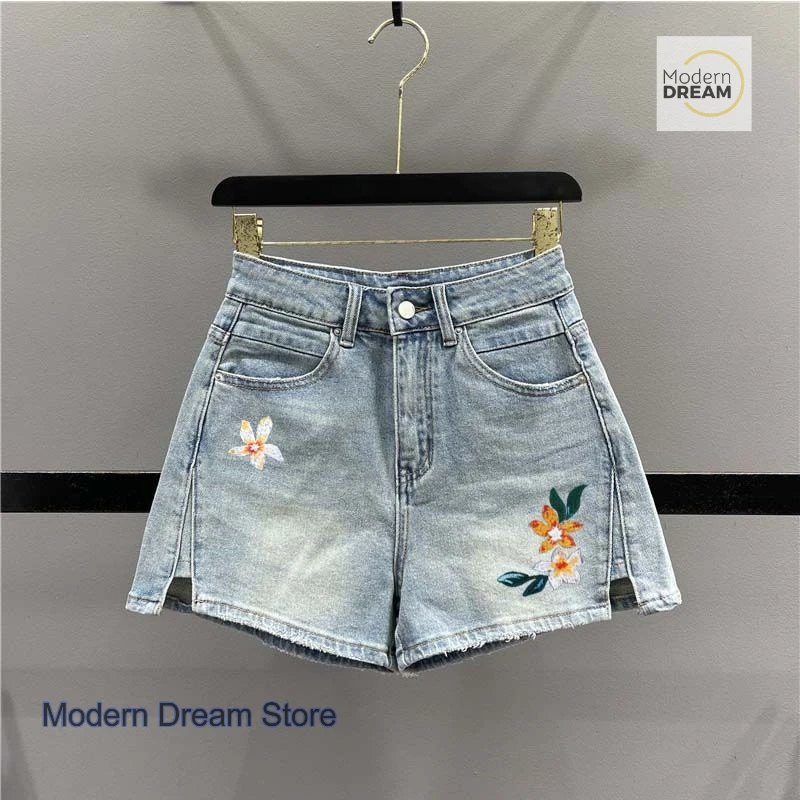 

French split denim embroidered flower shorts women's summer new national style high waist retro fashion casual hot pants.