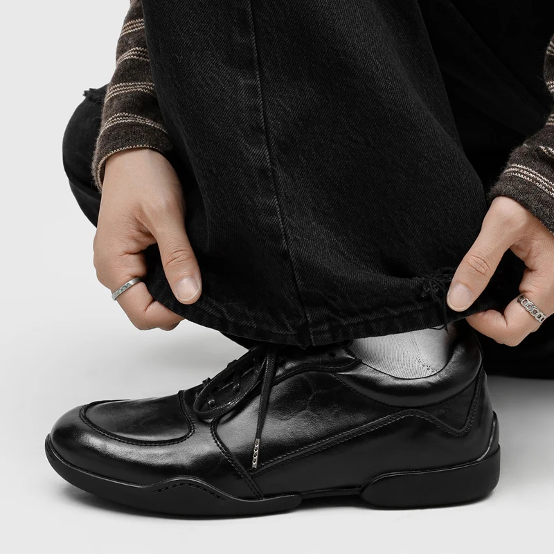 Men Casual Leather Shoes Black Lightweight Comfortable Retro Casual Shoes with British Lace Up American Hiking Shoes Sizes 38-46
