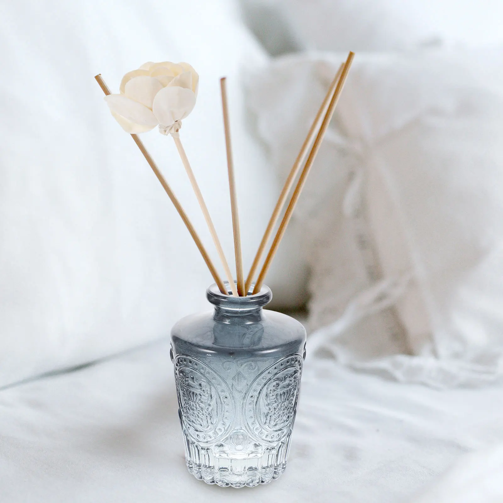 

2Pcs Aroma Glass Bottles Carved Refillable Diffuser Bottles for Home Aromatherapy Essential Oil Storage Perfume Bottle