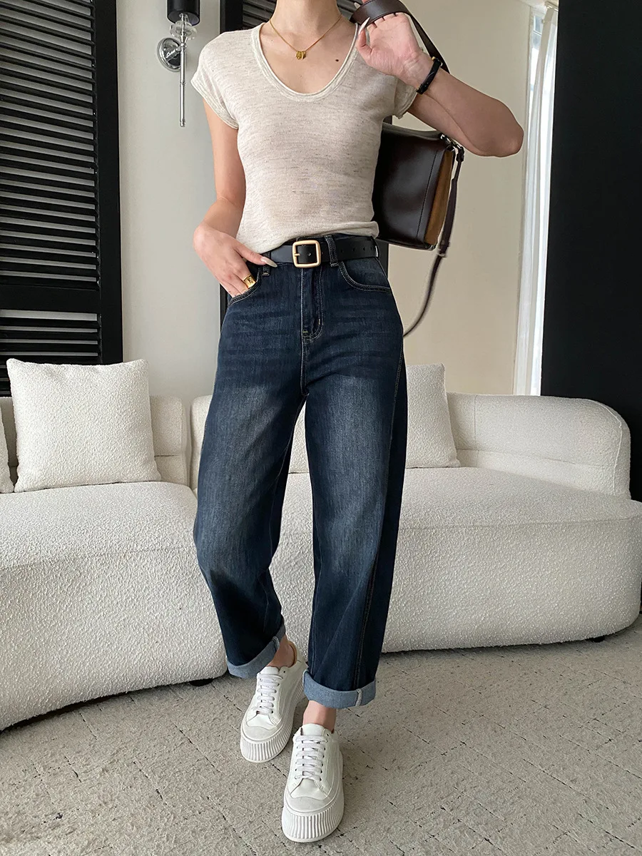 Frühlings- und Sommer-Damenjeans in einfarbigem, geschwungenem Schnitt, gerade geschnitten, schmal geschnitten, schlank machend. – Detail 13