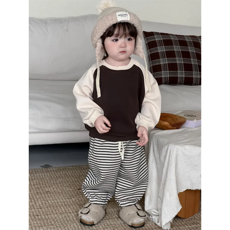 

Children's Autumn and Winter Thickened Sweatshirt and Fleece Sweatpants Set Kids' Winter Clothing Boys' Fashionable Outfits