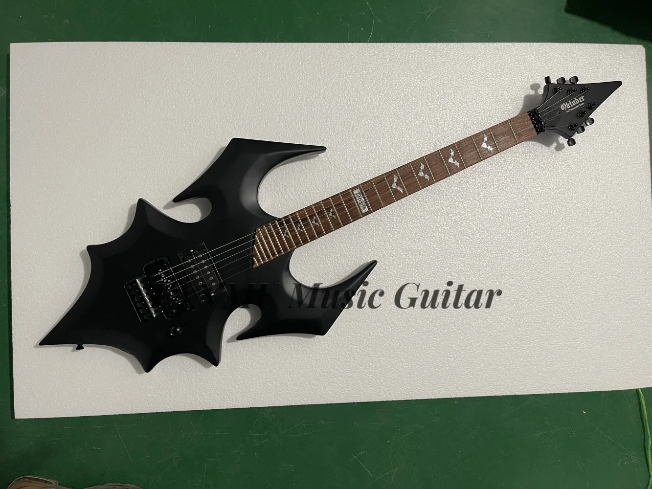 Matte black bat guitar, Tremolo bridge, rosewood fingerboard 27Frets, maple neck Set In solid wood body, customizable