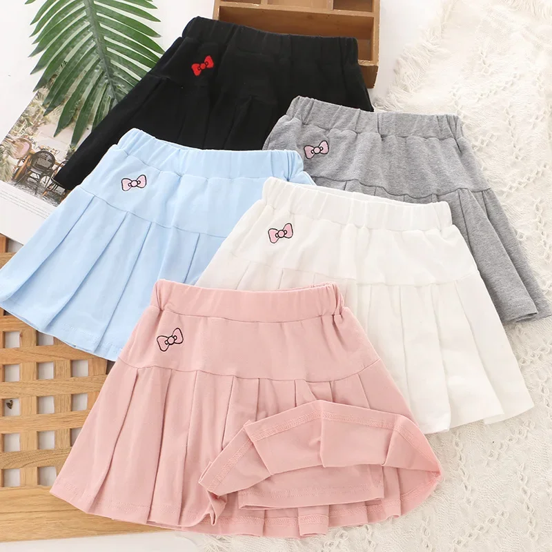 Falda pantalón para niñas 2026, minifalda de verano con diseño de corazón bordado en color caramelo, falda plisada sencilla con pantalones de seguridad integrados.