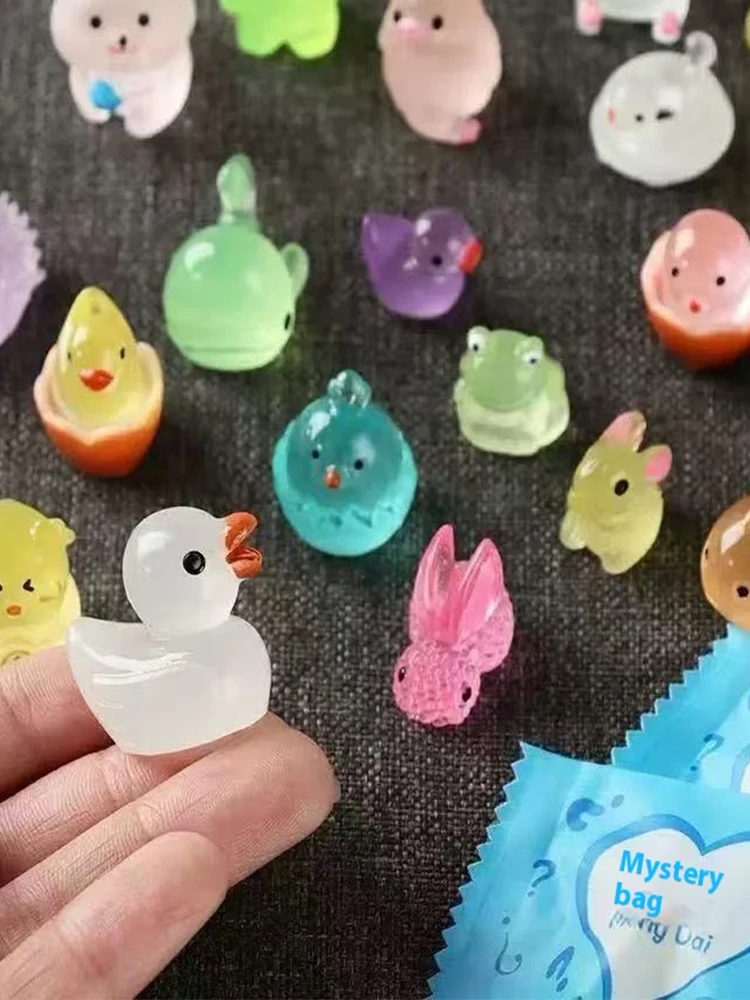 5-50 pièces Figurines d'animaux lumineuses en boîte mystère, mini décoration de bureau, petit ornement créatif, cadeau pour adolescents et adultes (14 ans et plus), couleur aléatoire