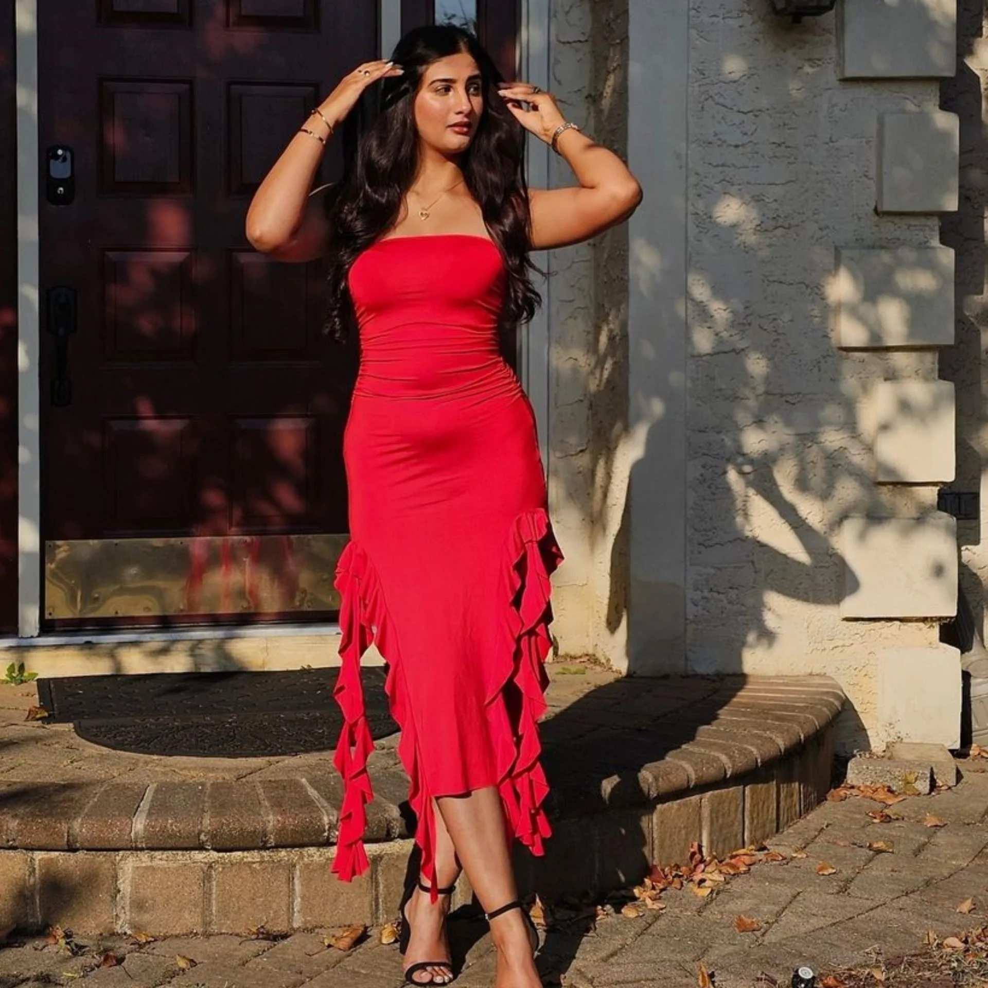 三姉妹夏の新ファッションセクシーなカジュアルパーティー休暇海辺の女性の服無地ノースリーブ不規則なミディドレス