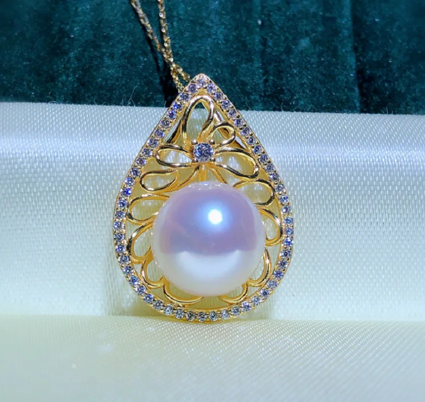 

Великолепное ожерелье с подвеской из белого и серого жемчуга Nanhai диаметром 10–11 мм, 18 дюймов, 925-х годов.