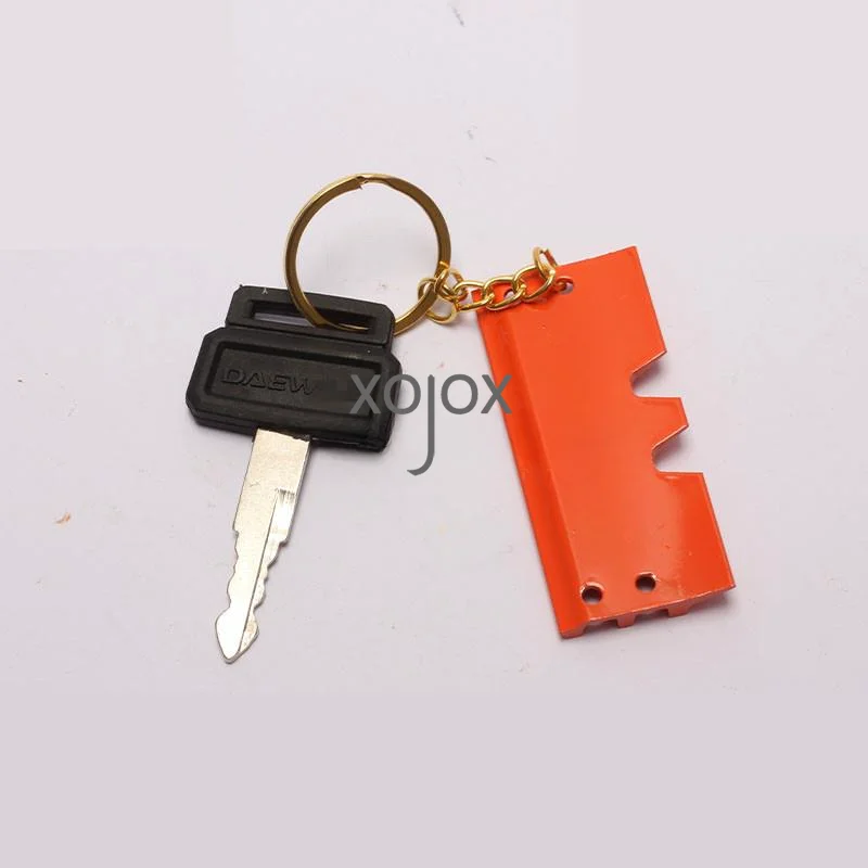 XOJOX For Doosan Daewoo DH150-200-215-225-5-6-7 Excavator Ignition Door Lock Key Decorative Chain Plate High Quality Parts