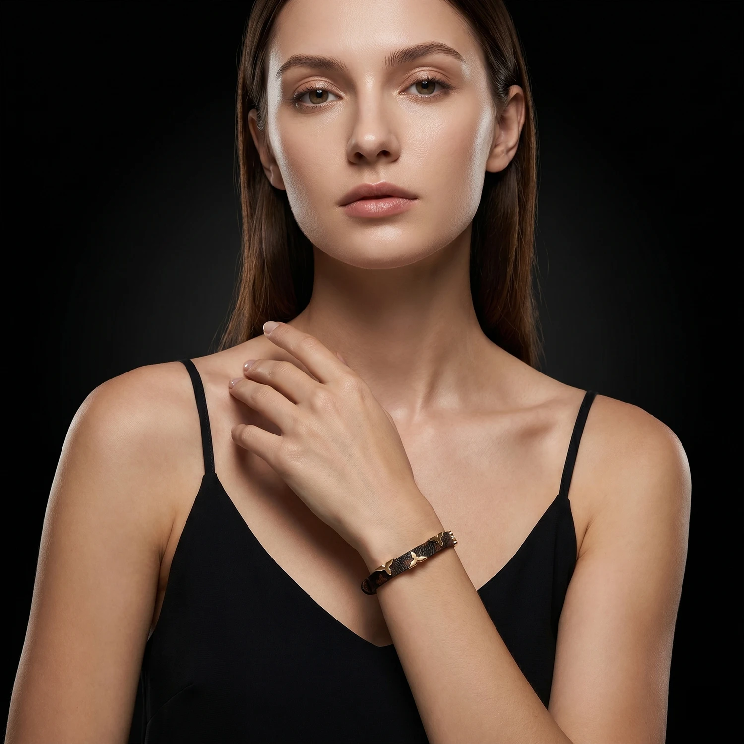 1. Damen-Armband, mehrfarbig, gestreift, schmal, mit glatter, glänzender Oberfläche, elegantes Handgelenksaccessoire für Dates und Abendveranstaltungen. – Detail 2