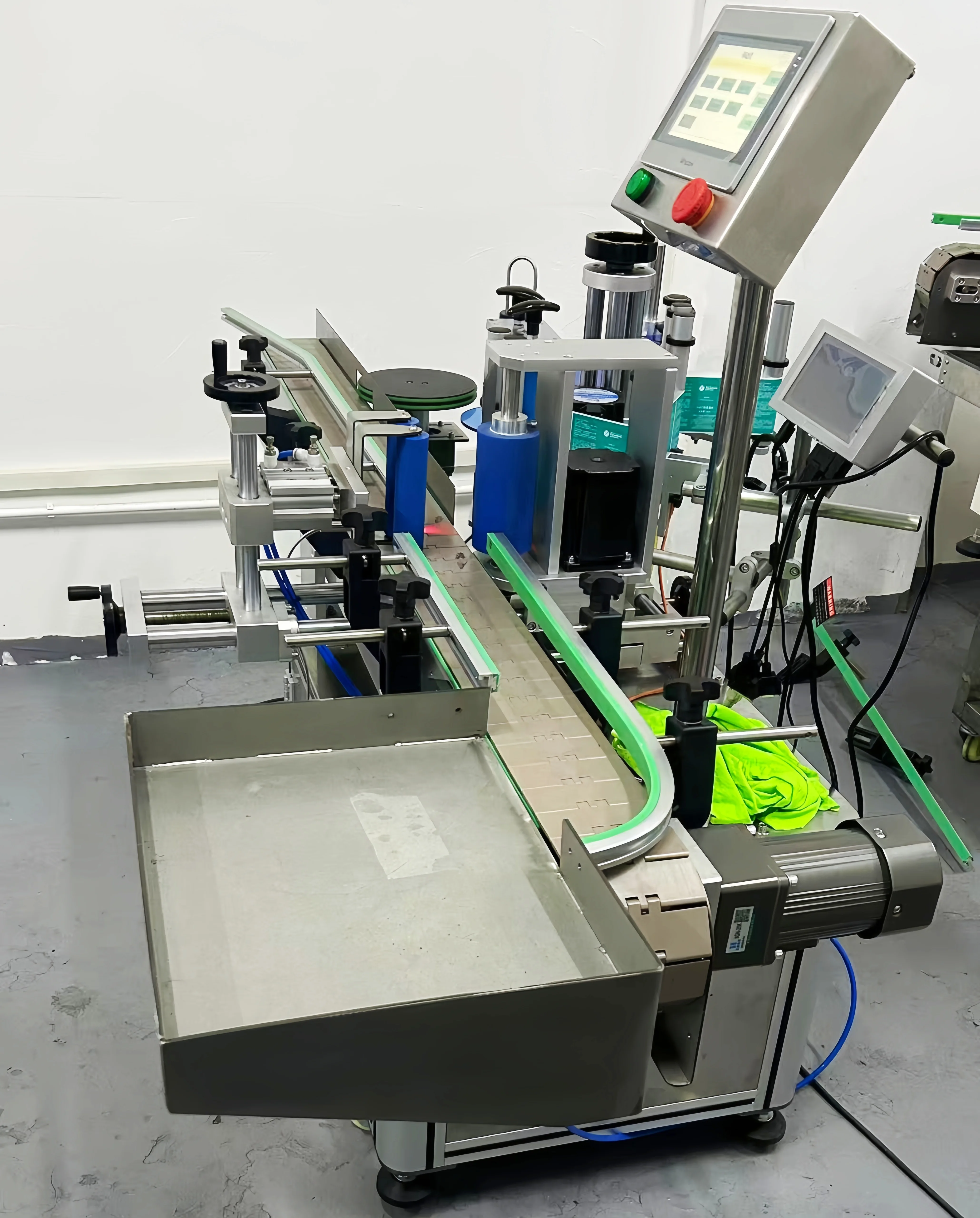 Electric Automatic Horizontal Round Bottle Labeling Machine for Cartons Small Vial Ampoule Tube Label Applicator Sticker Labeler