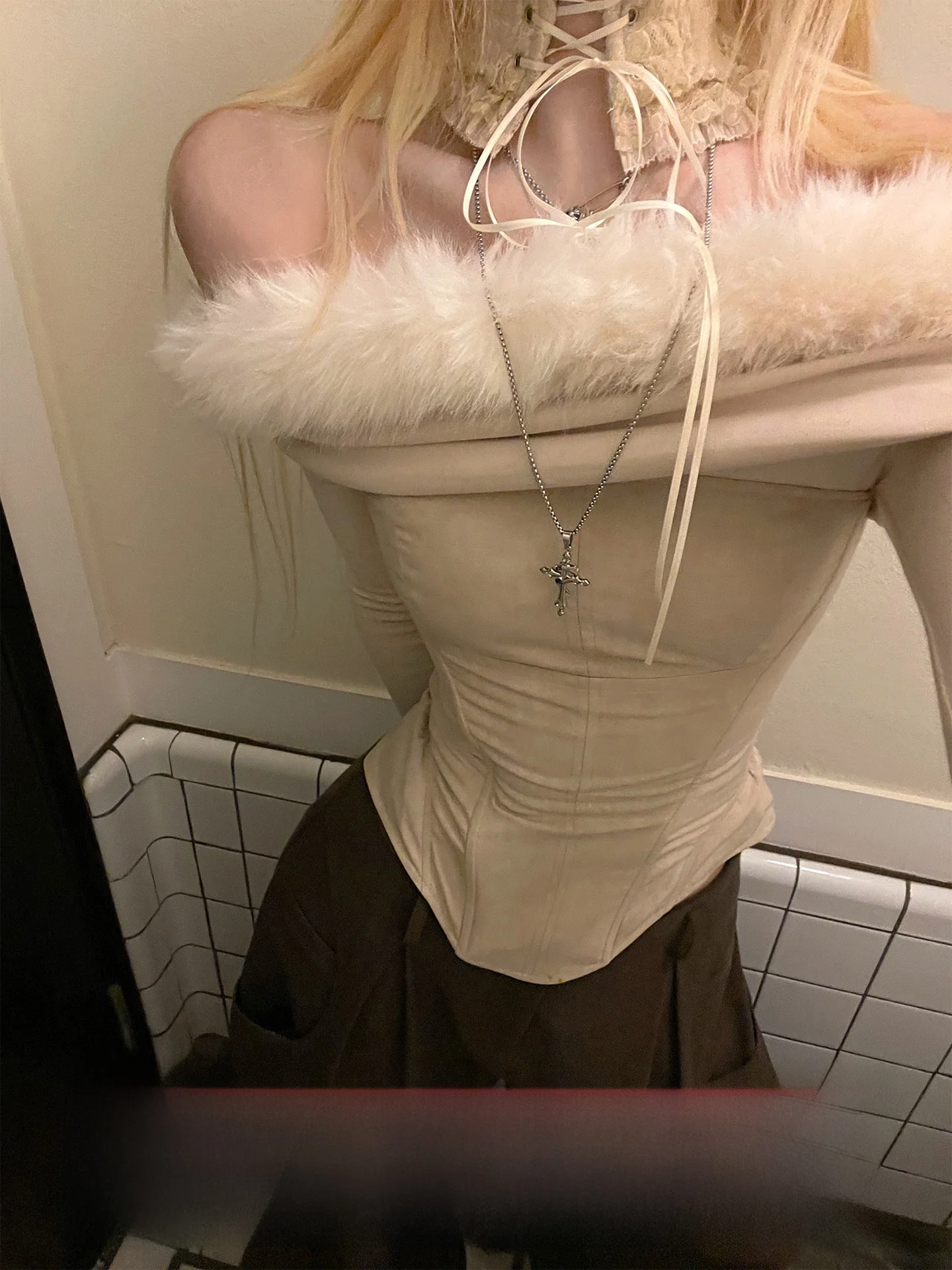 

Rase Le Sol 'CurveTemptation' Slim Fit Long Sve One oulder Top with Fur Collar Base Layer Women's Faion High Waist Design