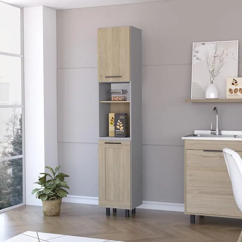 مخزن مطبخ ببابين مع رفين من خشب الصنوبر الفاتح ولمسة نهائية رمادية