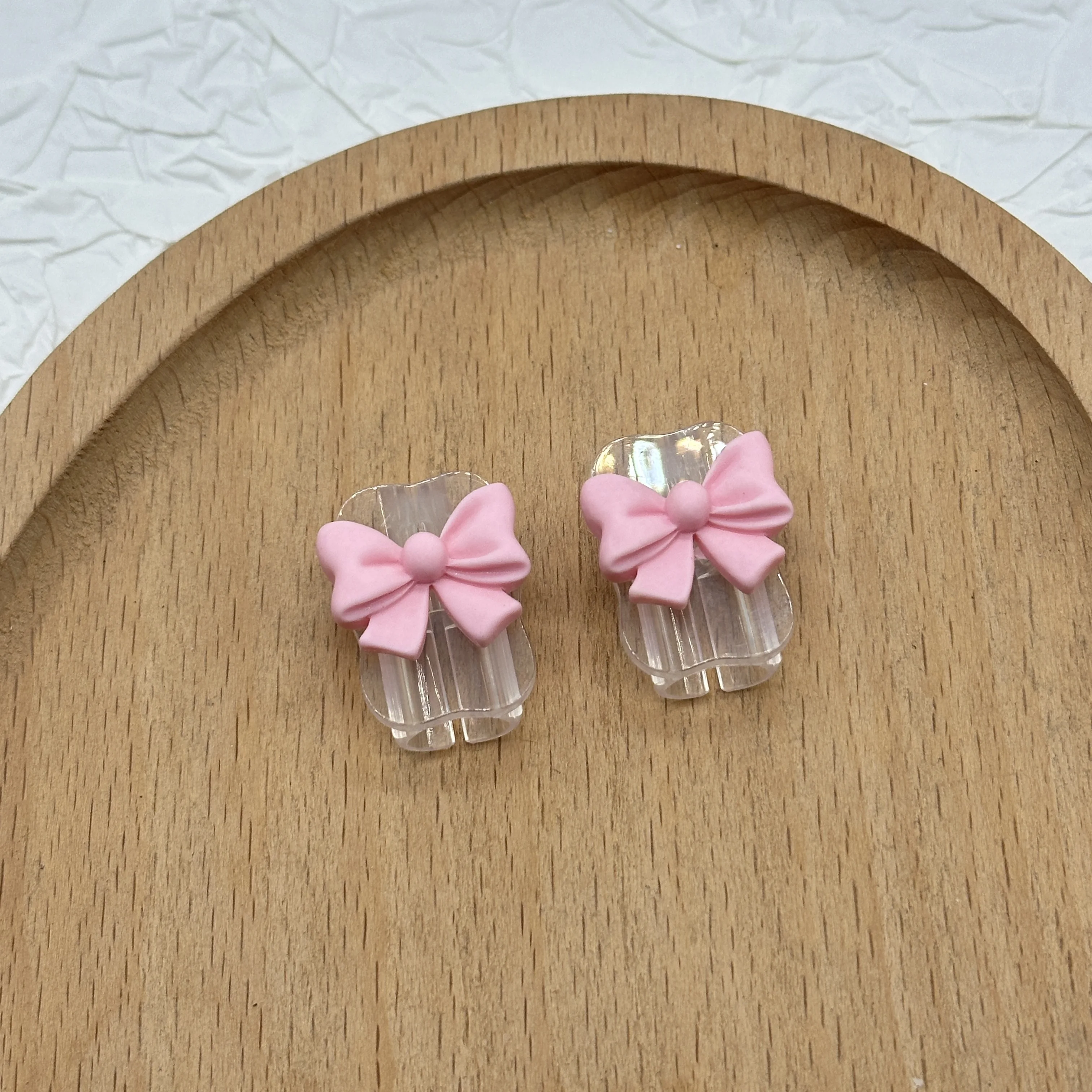 2pcs New cartoon bow USB charger cable protection cover, suitable for iPhone Xiaomi headphone cable protection winding device