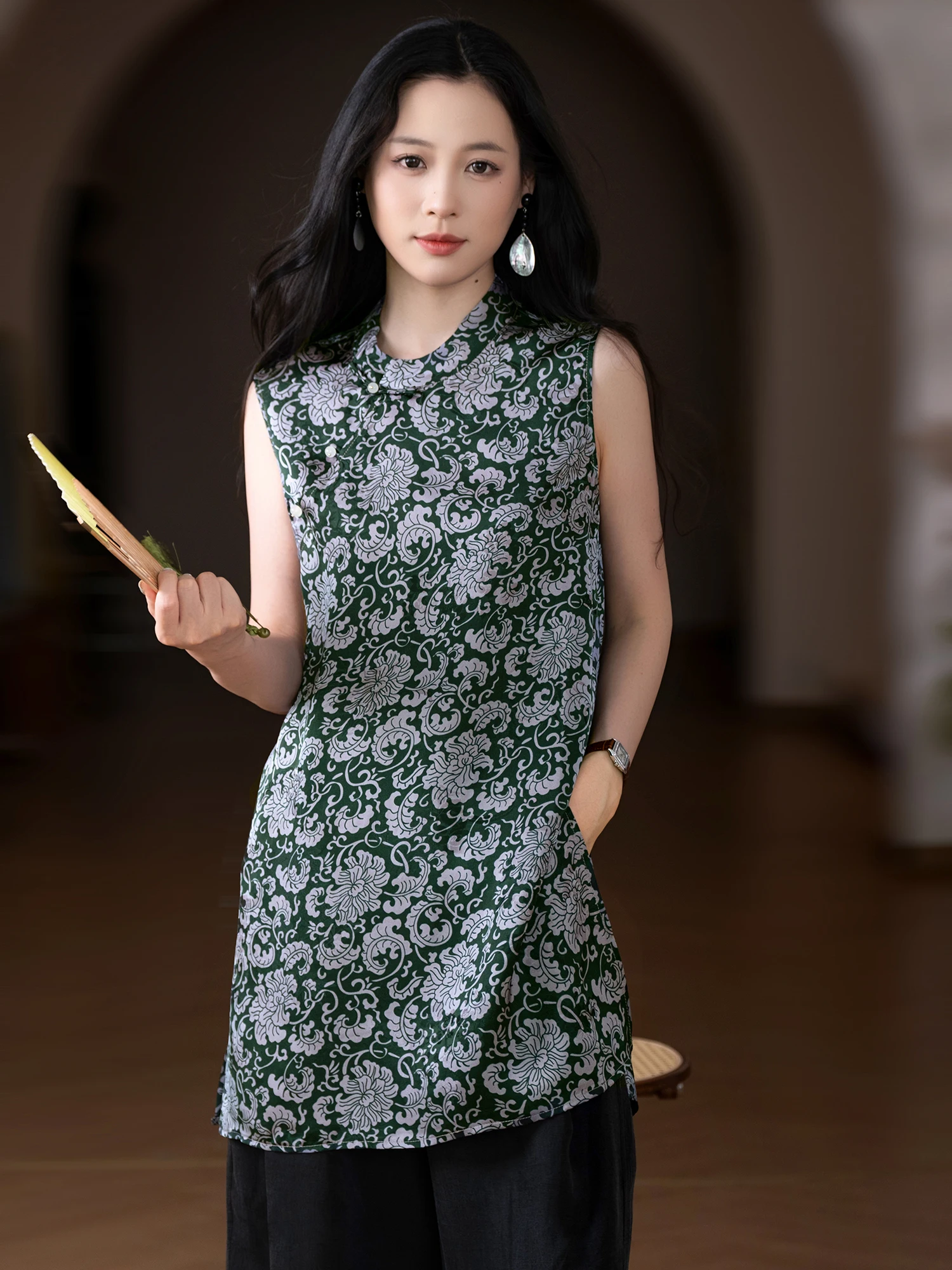 

Китайский шелковый атласный длинный топ с вышивкой ручной работы средней длины, прямой крой, влажный ng, легкий...