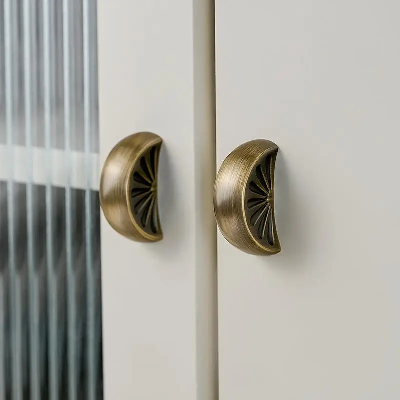 Vintage Wardrobe door Handle Single-Hole Solid Brass Knob Retro Cabinet Drawer Pull Antique Bronze/Silver/Gold Furniture Handles