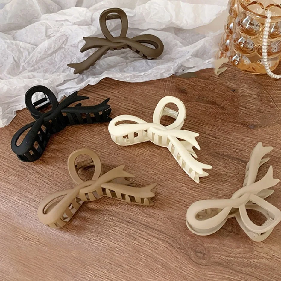 

Geometric Plastic Matte Bow Hair Clips Resin Waterproof Acrylic Twisted Hair Claws Elegant Solid Shark Clips Work