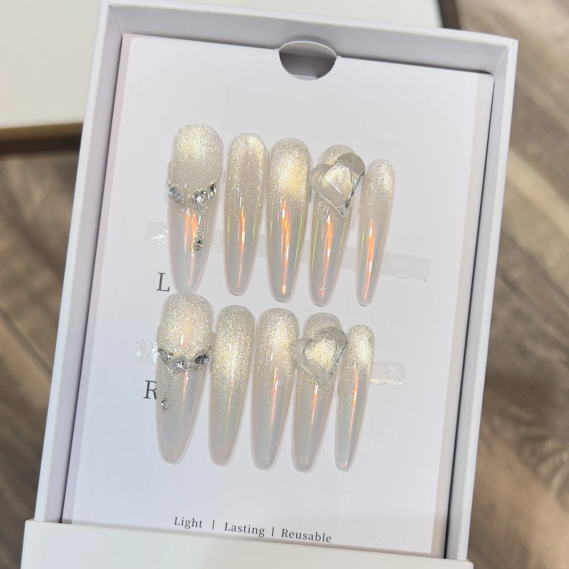 

10pcs Handmade Nude Color Long Almod Fake Nails Shiny Love Heart Rhinestone Decor False Nails Simple Design Press On Nails