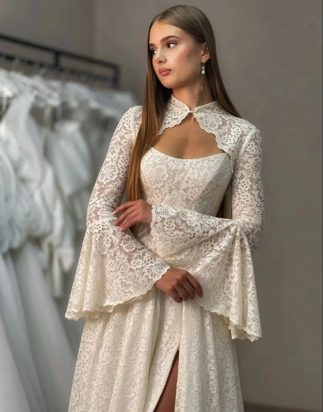 Charming Bridal Shrug Short Cap Sleeve Scalloped Lace Sheer Back Pearl Button Bolero Cover Up Bridal Wedding Ceremony Customized