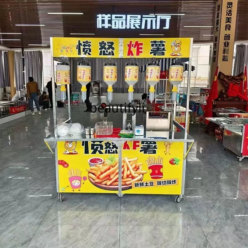 بطاطس مقلية صينية طازجة، رقائق بطاطس كبيرة مقلية طازجة، مقلاة عميقة، سيارة كشك متنقلة خارجية