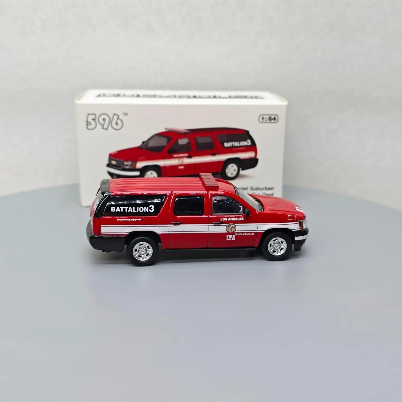 596 1:64 Suburban - Los Angeles Fire Department Alta simulazione Diecast Car Modello in lega di metallo Auto giocattoli per bambini regali di raccolta