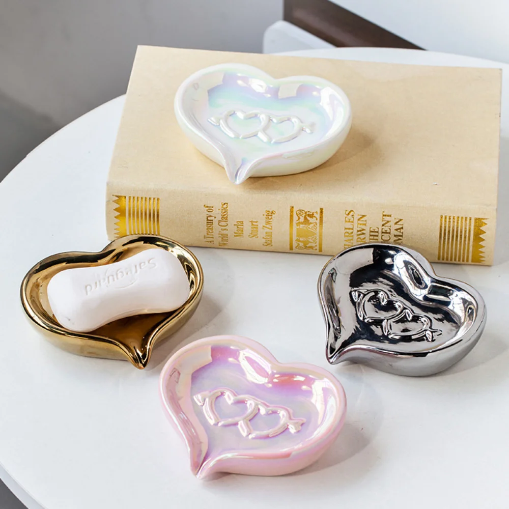 Ceramic love heart Soap Case Creative Luxury Self Draining Soap Dish Sink Multi-Purpose Drain Soap Box Household