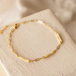 Bracelet avec nom personnalisé pour la famille et les amis, possibilité d'ajouter plusieurs paillettes, matériau en acier inoxydable, cadeau minimaliste