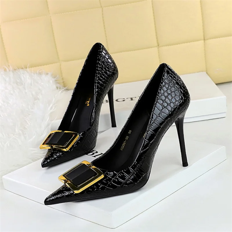 

Women Retro Stone Pattern Patent Leather Shallow Mouth Pointed Toe Metal Buckle Pumps Luxury Stilettos High Heel Party Shoes