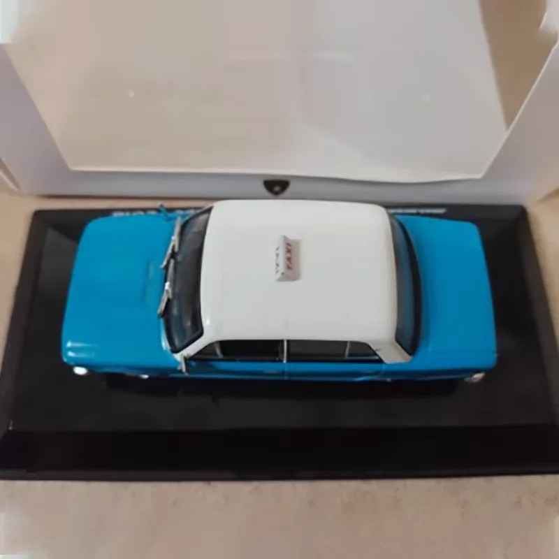 

Модель автомобиля LADA Taxi из сплава, масштаб 1/43, с дефектами (треска на крыше, без розничной упаковки), классический сувенир для взрослых, статическая модель для демонстрации