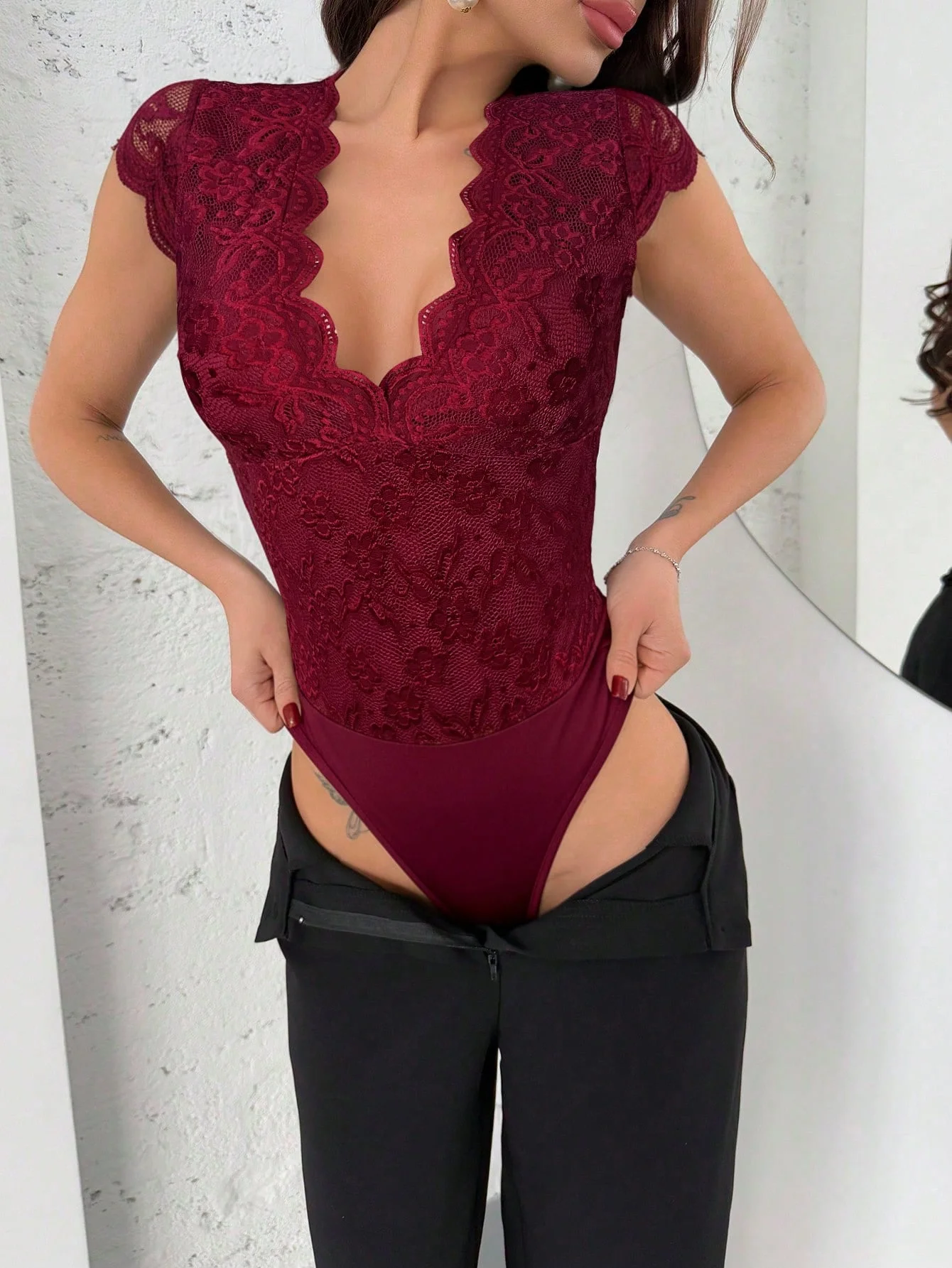 Valentine's Day spring and summer new elegant modern sexy party wine red small flying sleeve V-neck backless lace bodysuit