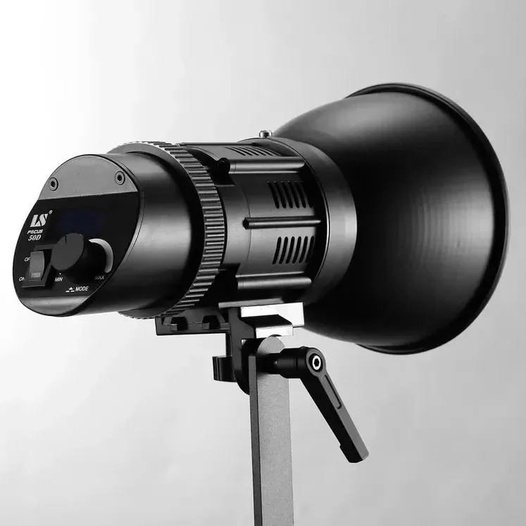 

Новый прожектор LS Focus 50D с высокой яркостью и индексом цветопередачи, с пультом дистанционного управления и студийным софтбоксом